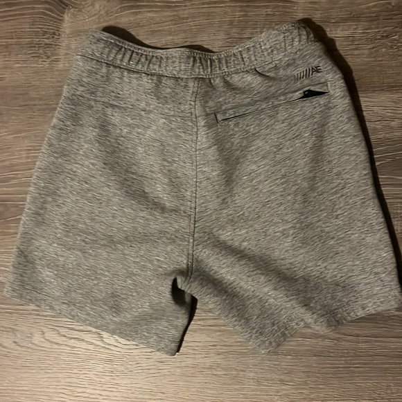 American Eagle Men’s Grey Shorts - Size S - Picture 2 of 3